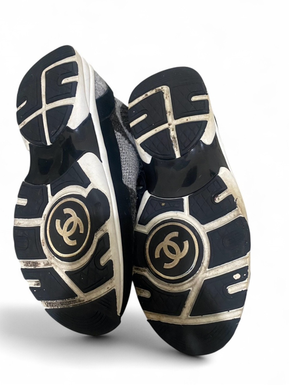 CHANEL Black & Gray Felt Low-Top Sneakers - Picture 9 of 10